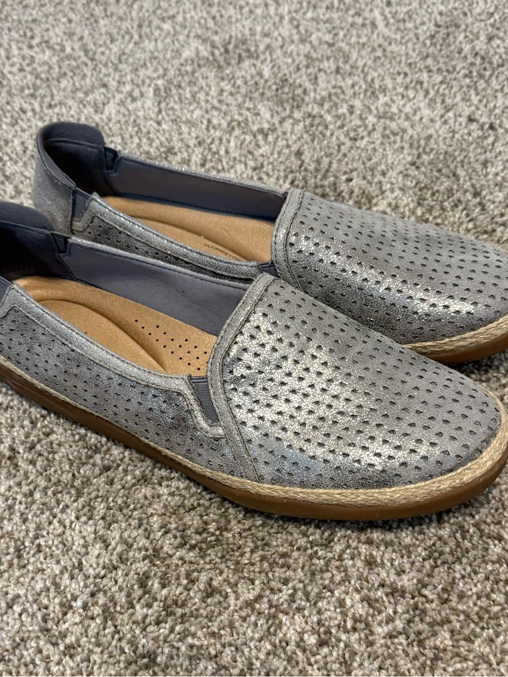 Clarks Women's Leather
Perforated Slip-On Comfort
Flats Silver US 11 M